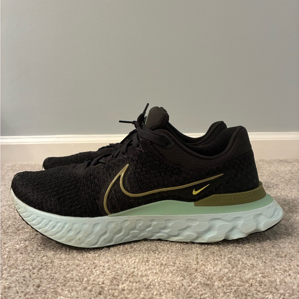 Nike Dark Green React Infinity Flyknit Running Shoes. Men’s 12.